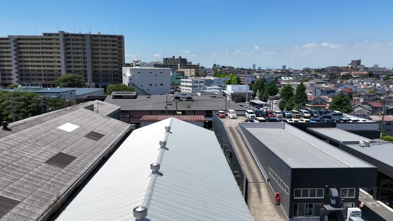 松戸工場を上空から捉えた空撮（会社全景と街並み）