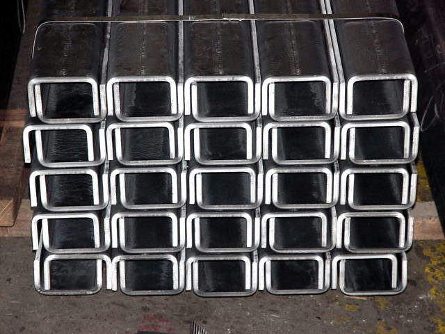 C形チャンネルの曲げ加工品